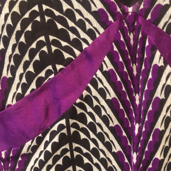 Nice 100% silk top. - Picture 3 of 7